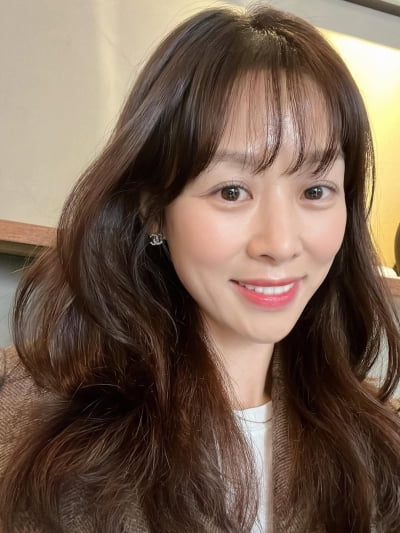 '♥강경준 불륜 논란 용서' 장신영, 결국 웃었다…초근접 셀카 속 '보살 미소'