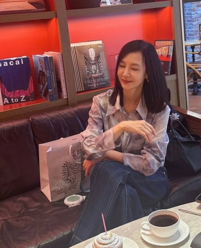 '시대의 아이콘' 채시라, 50대 안 믿기는 데님 핏…최고 여배우의 독보적 아우라