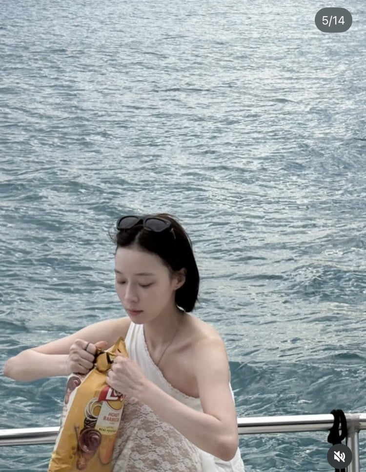 윈터, BTS 정국과 열애설 불거졌는데…휴가는 못 참지