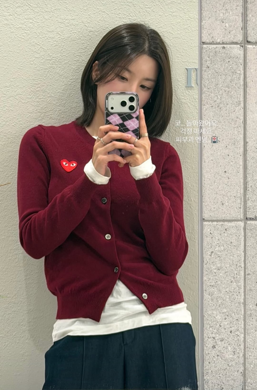 '2도 화상' 권은비, 결국 병원 신세 피하지 못했다…셀카서 '원천 차단'