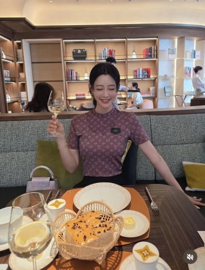 클라라, 8월에 재미교포와 이혼 후…명품 L사로 칭칭