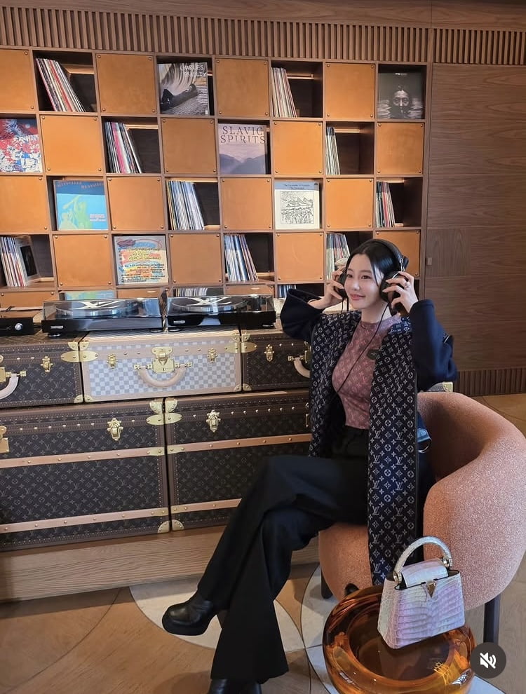 클라라, 8월에 재미교포와 이혼 후…명품 L사로 칭칭