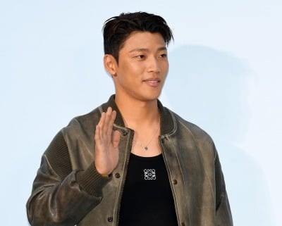 황희찬, 슈퍼카 갑질 의혹 전격 부인…1만3000자 해명에 역폭로까지