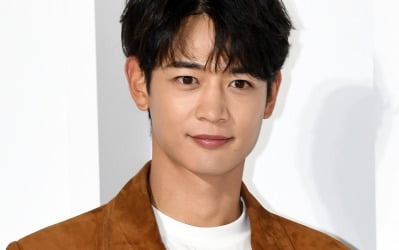 SHINee's Minho Unveils New Japanese Singles 'Flawless' and 'Sunkissed'