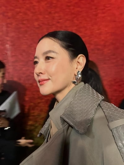 '20살 연상♥' 이영애, 50대 안 믿기는 미모 발산…'2조 자산가' 남편 반할 만