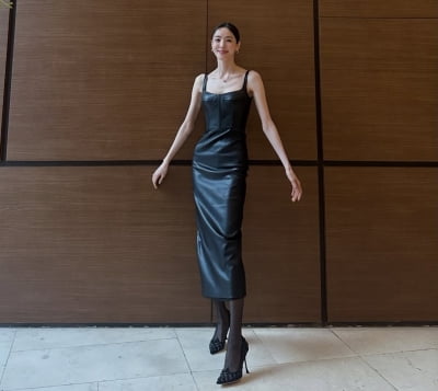 '뼈말라' 이다희, 빵 72종 먹방해도 굴곡 있는 슬림 몸매 '아찔'…역대급 슬림핏