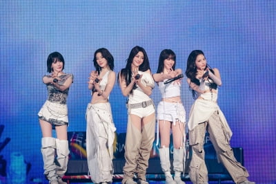 LE SSERAFIM Captivates Fans of All Ages at Seoul Encore Concert