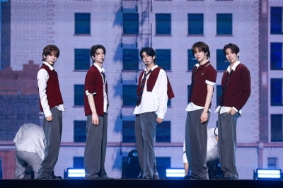 투어스, 첫 중화권 투어서 떼창 터졌다…"새로운 시작"