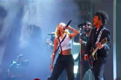 로제, 그래미서도 '아파트' 떼창 터뜨렸다…브루노 마스와 한 호흡 [TEN이슈]