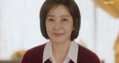 유호정, 정신건강의학과 전문의 됐다…11년 공백 지우고 안방극장 존재감 각인 ('사랑을')