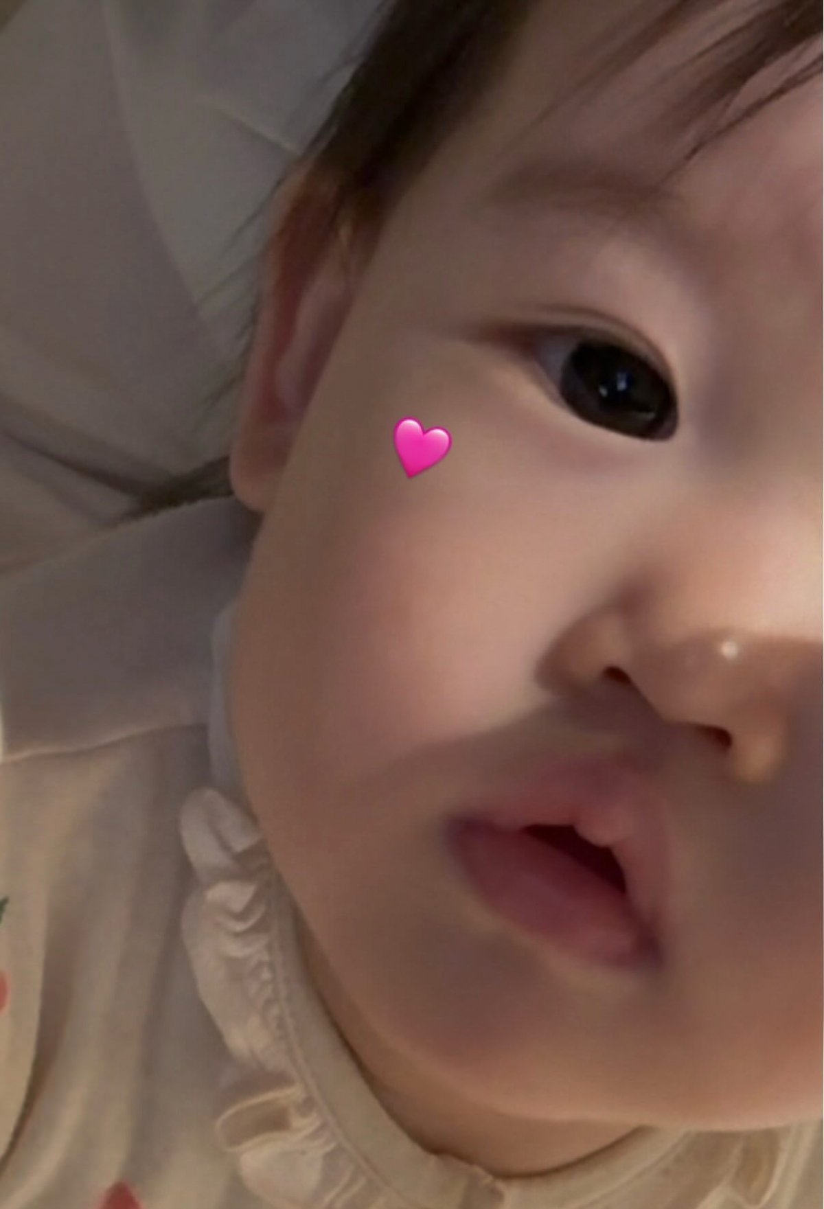 '류시원 ♥아내' 이아영, 딸도 아버지도 연예인 비주얼…돌잔치 드레스 자태 공개