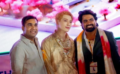 '팔로워 209만' 아우라, 40쌍 결혼식 '노개런티' 축하무대 스케일…하객만 2만명