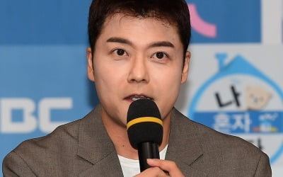 '48세' 전현무, 한혜진에 울분 토했다…"기껏 명품 선물 했는데, 건들지도 않아' ('아빠하고')