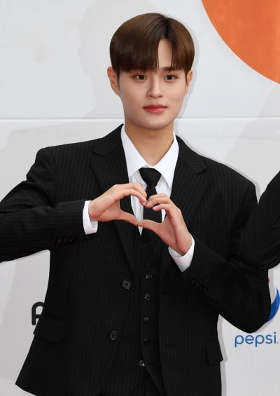 워너원 7년 만에 재결합 앞두고…호텔리어 된 이대휘, 외국인 손님과 능숙한 소통 ('도깨비')