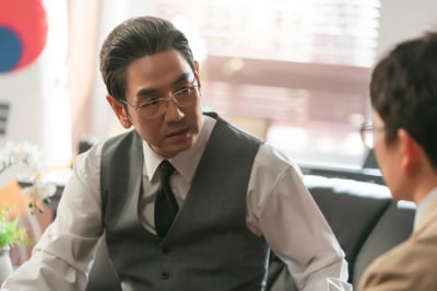 지성과 김혜윤 사이에 끼었다는 50대 유명 남배우, 31년 차에 극과 극 캐릭터 열연
