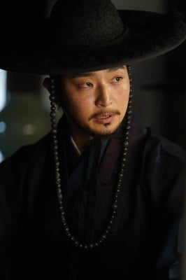 2AM 정진운, 경리와 결별 5년 만에 뜻밖의 근황 전했다…'왕과 사는 남자' 깜짝 출연