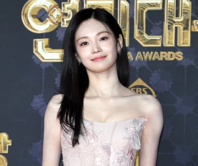 [단독] '장기용 약혼녀' 우다비, 결별 소식 알렸다…9개월 만에 송혜교 소속사와 동행 마침표