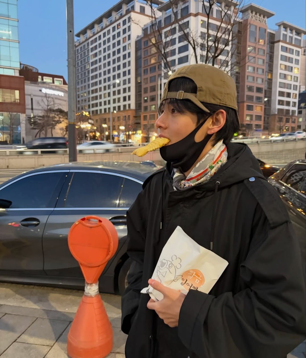 사진 = 뷔 인스타그램