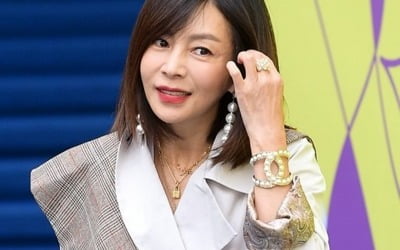 "사고로 전신마비" 황신혜, 장애인 가정 밝혔다…구족화가 동생에 "자랑스러워" ('백반기행')