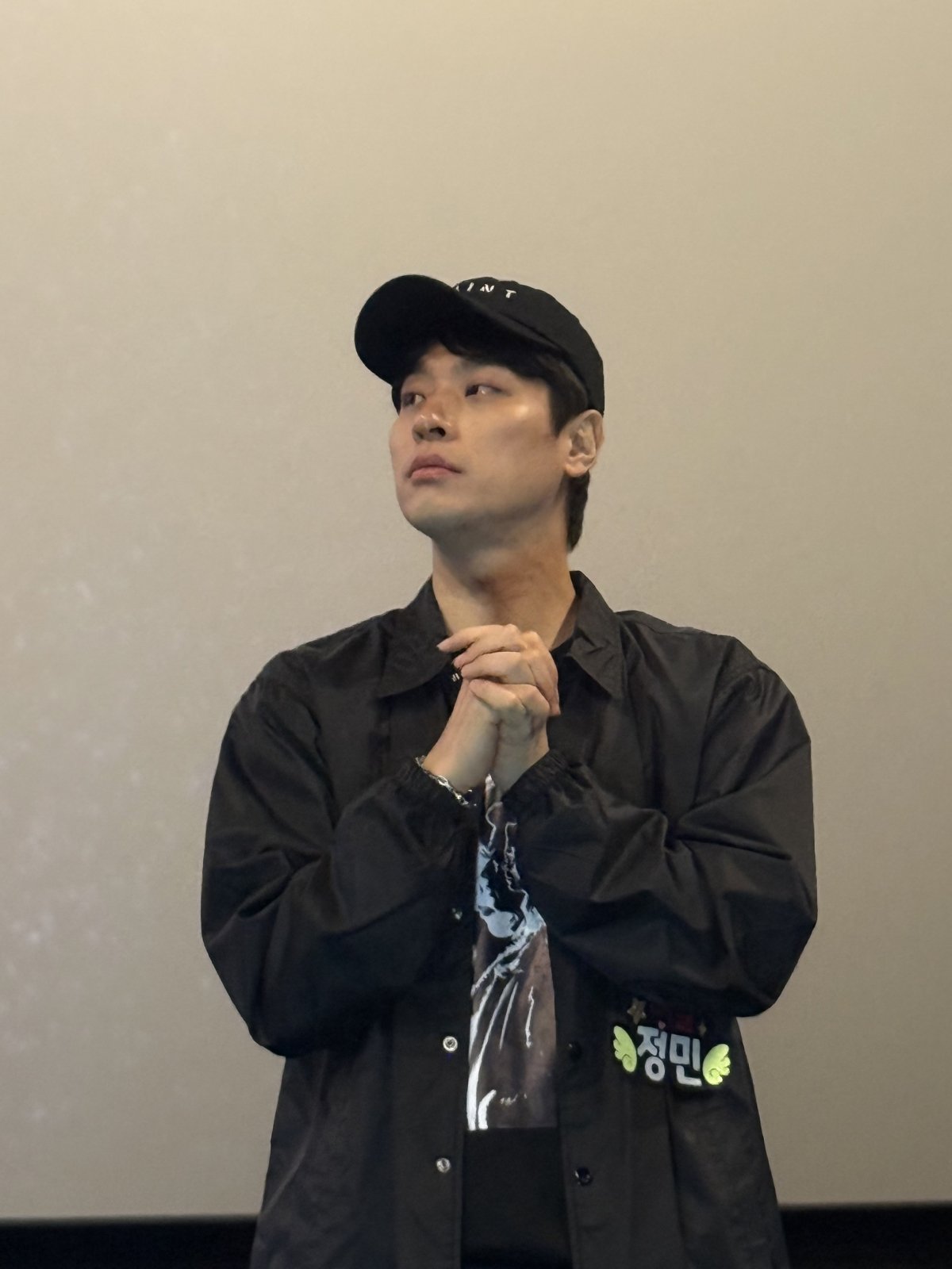 셀카 찍는 박정민 실존…'휴민트', 무대인사 매진 행렬