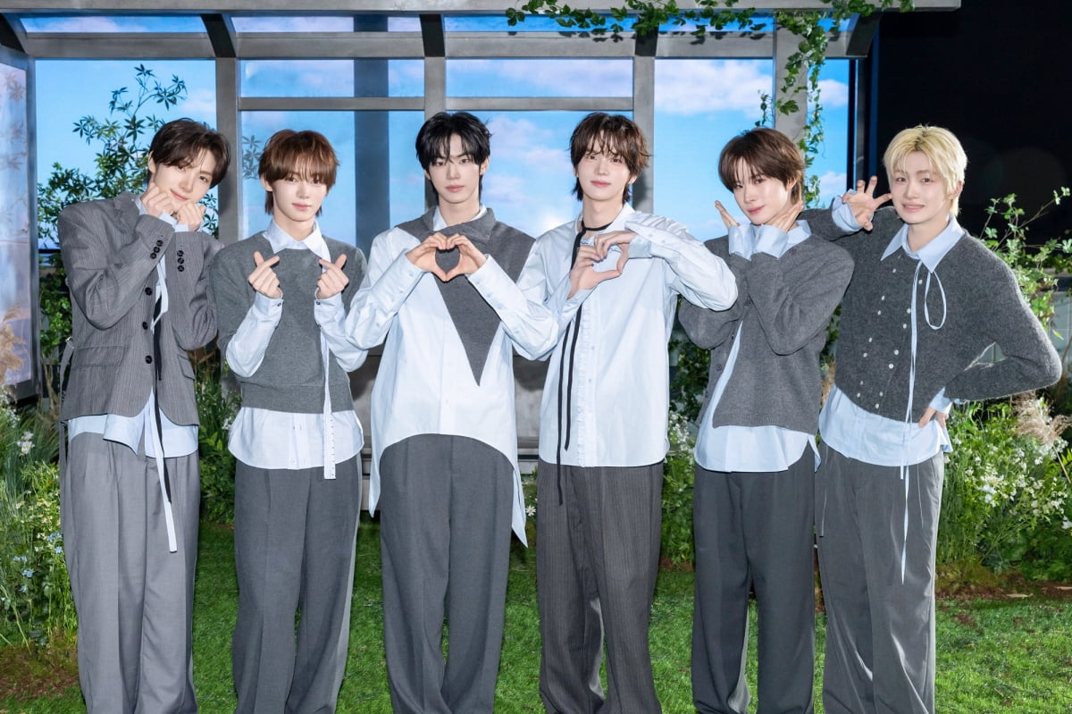 투어스/ 사진=플레디스 엔터테인먼트