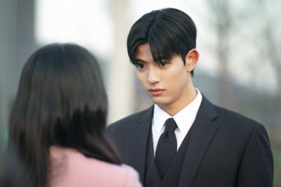 ♥김혜윤과 로맨스에도 2%대 시청률 굴욕 썼다…'오늘부터 인간입니다만' 로몬, 흔들리는 내면