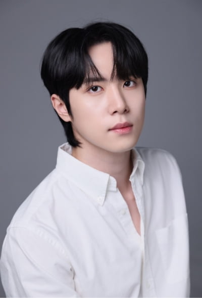 [공식] 위아이 김동한, 삼겹살데이 맞춰 '방송국 PD' 된다…뮤지컬 '써니텐' 남주 발탁