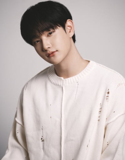 [공식] DKZ 멤버들이 왜 이리 열일이야…기석마저 첫 뮤지컬에 주인공 발탁