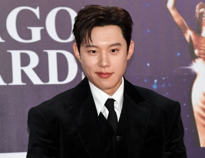 김성철, 데뷔 후 첫 의사 역할…'빌런 전문' 수식어 뗄까