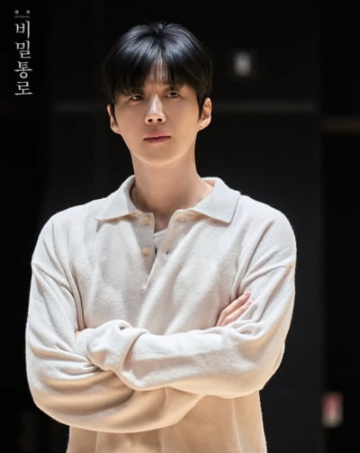 '수척한 V라인' 김선호, 살이 더 빠졌네…논란 속 연극 연습에 매진