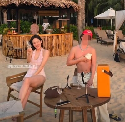 '43세' 아이비, 뷰티 업계 종사자와 해외 여행 떠났다…상의까지 훌러덩