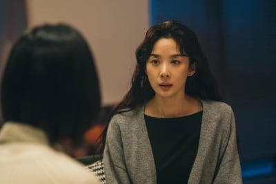 이청아, 데뷔 25년 차에 속내 밝혔다…"어떤 상황에서도 당당함 잃지 않으려 해" ('아너')