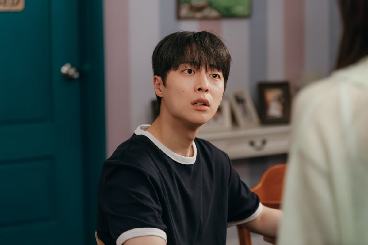 사돈과 동거설 터졌다…배인혁·노정의, 한집서 육아 중('우주를 줄게')