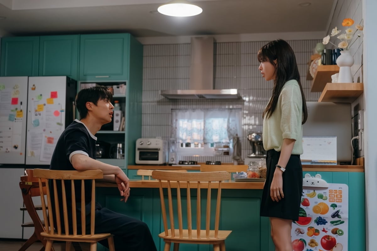 사돈과 동거설 터졌다…배인혁·노정의, 한집서 육아 중('우주를 줄게')