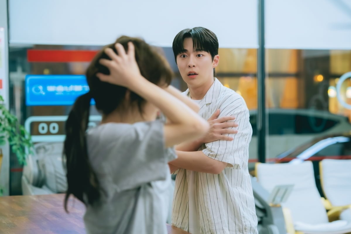 사돈과 동거설 터졌다…배인혁·노정의, 한집서 육아 중('우주를 줄게')