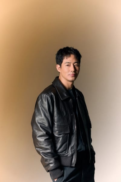 조인성, 깜짝 고백했다…시구까지 한 찐팬인데 "한화 우승 보다 휴민트 천만" [인터뷰 ③]