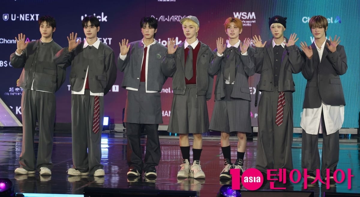 넥스지, 교복이 잘 어울리는 소년들[TEN포토]