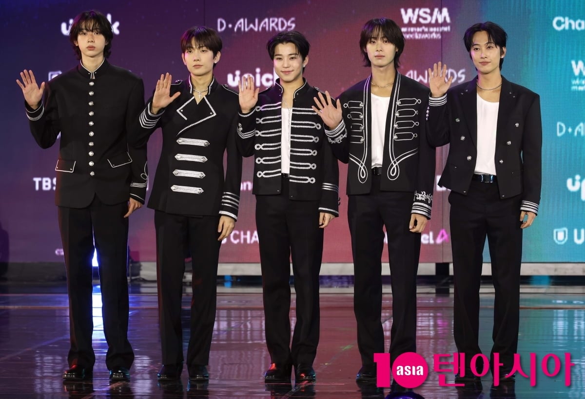 하이파이유니콘, 카리스마 넘치는 제복패션[TEN포토]