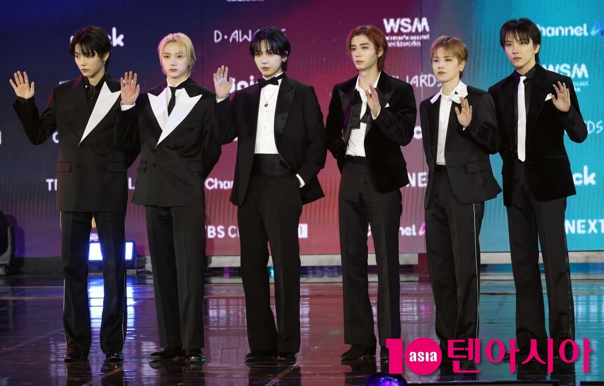 보이넥스트도어, 턱시도 입은 지코의 아들들[TEN포토]