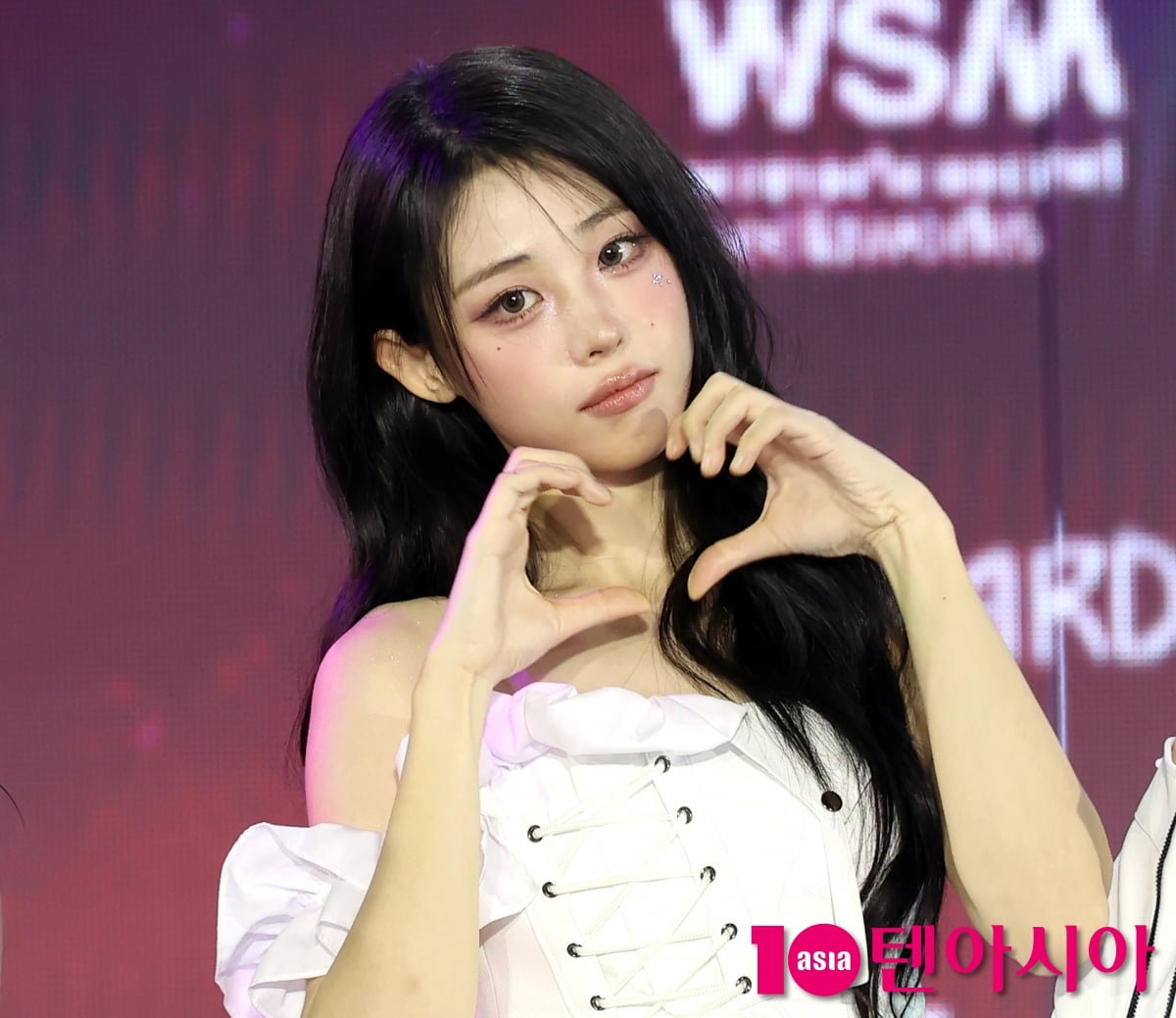 QWER 히나, 깜짝 놀란 토끼눈[TEN포토]