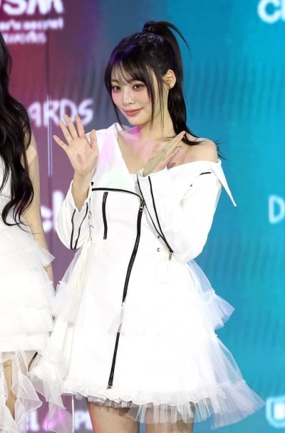 QWER 시연, 하트는 달콤하게[TEN포토]