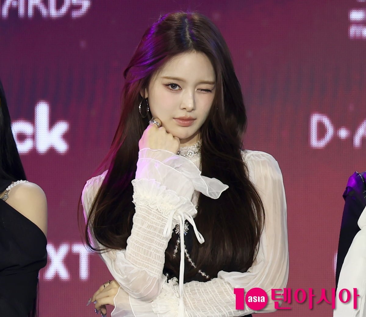 이즈나 방지민, 치명적인 윙크...오늘도 이쁨[TEN포토]