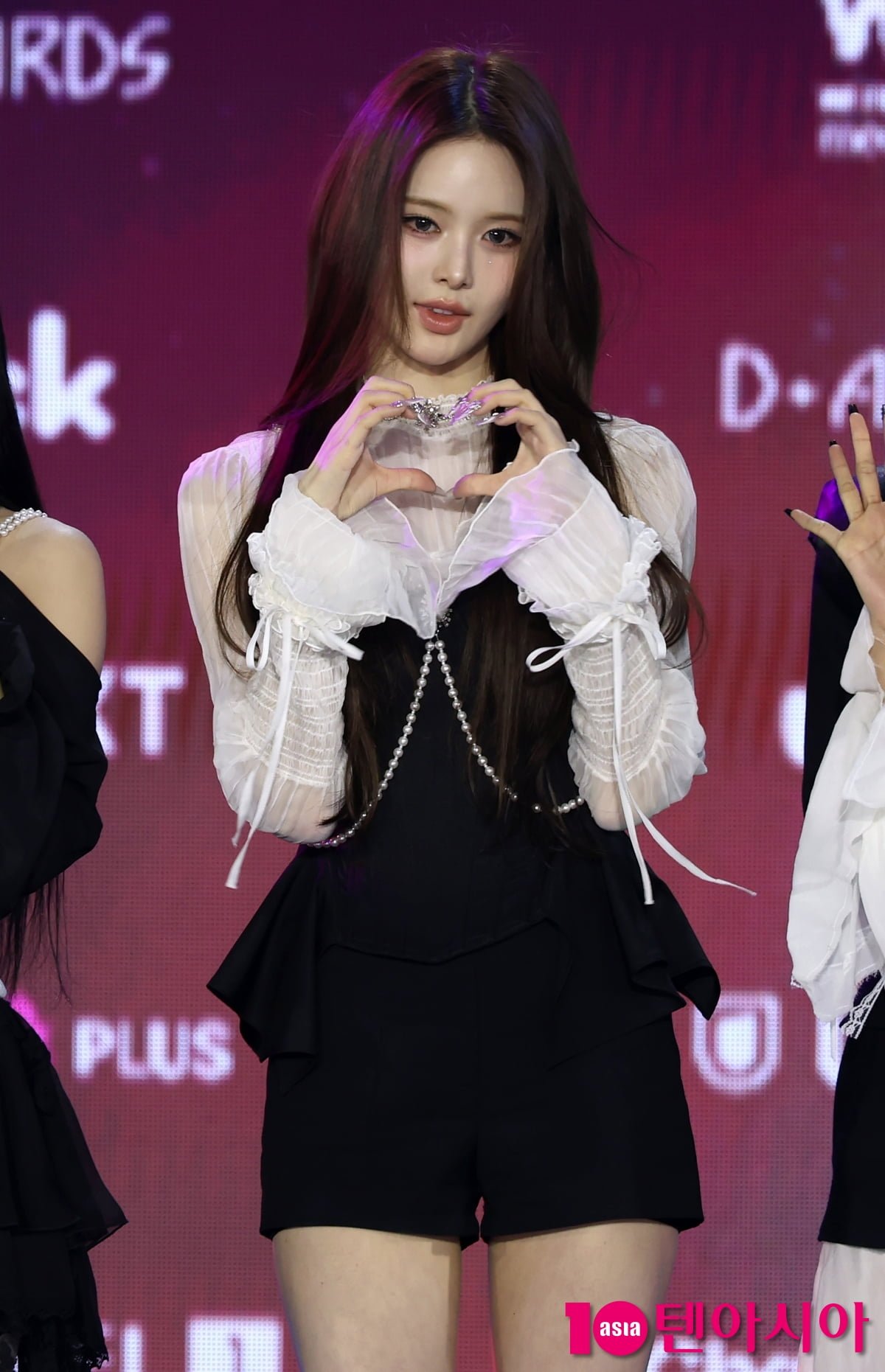 이즈나 방지민, 치명적인 윙크...오늘도 이쁨[TEN포토]