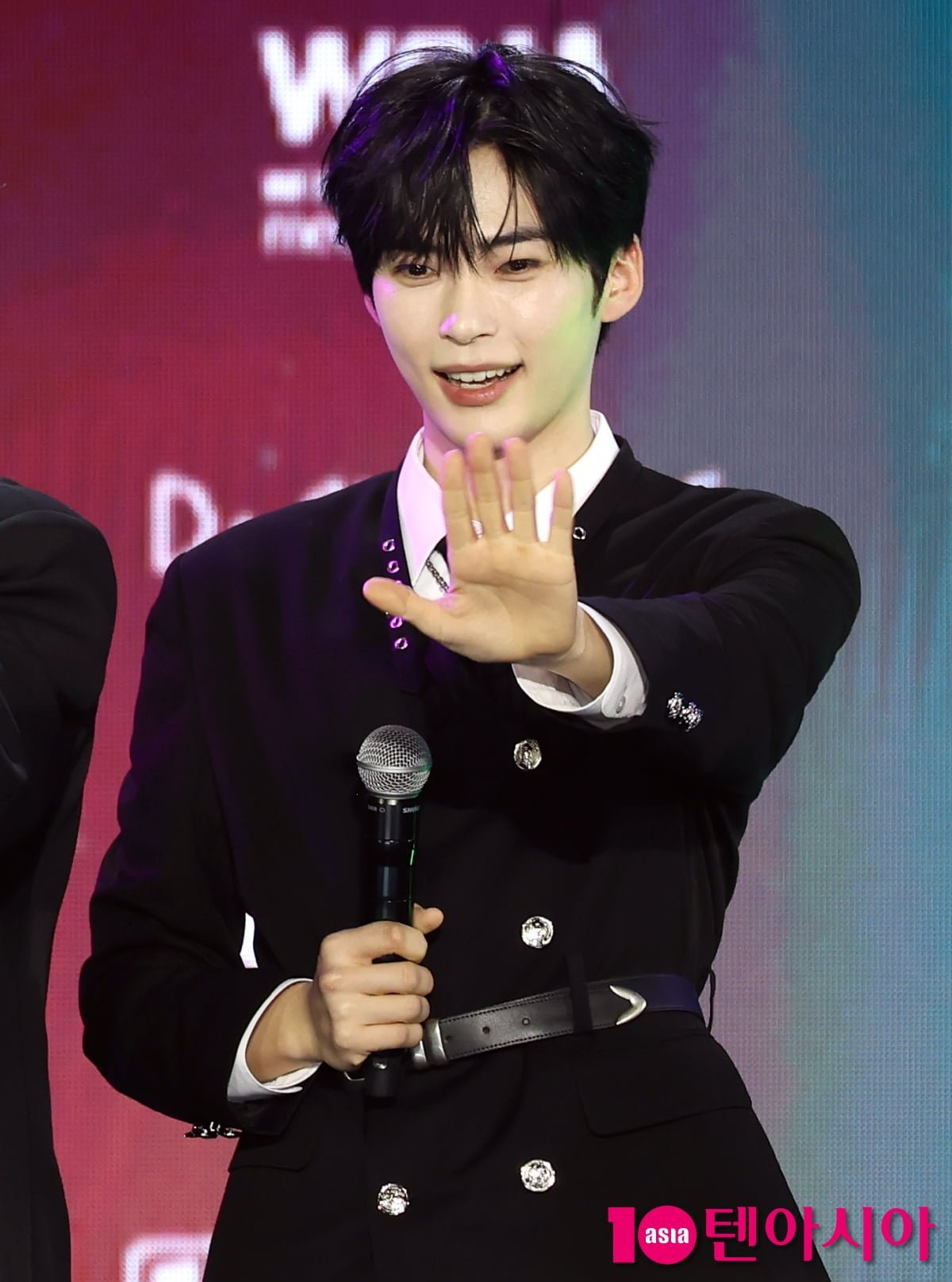 제베원 성한빈, 이 미소에 빠져든다[TEN포토]