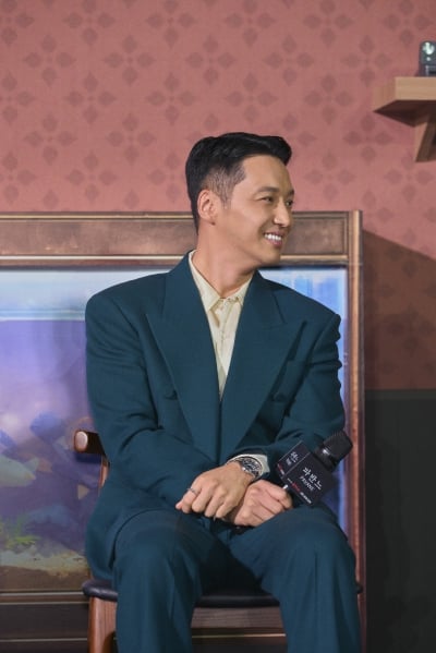 티파니 영이 두피관리해 줘야 할 듯…♥변요한, 탈색에 고통 호소('파반느')