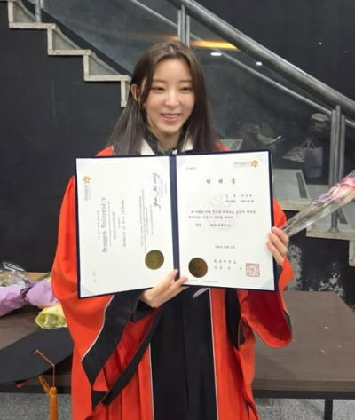"엄마 소원 이뤄드리려고"…권소현, 11년 만에 드디어 졸업했다