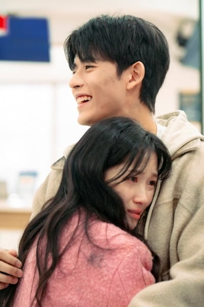 2%대 시청률 탈출 실패했다는 김혜윤 주연작, 결국 방송 중단…미공개 스틸 대방출 ('오인간')