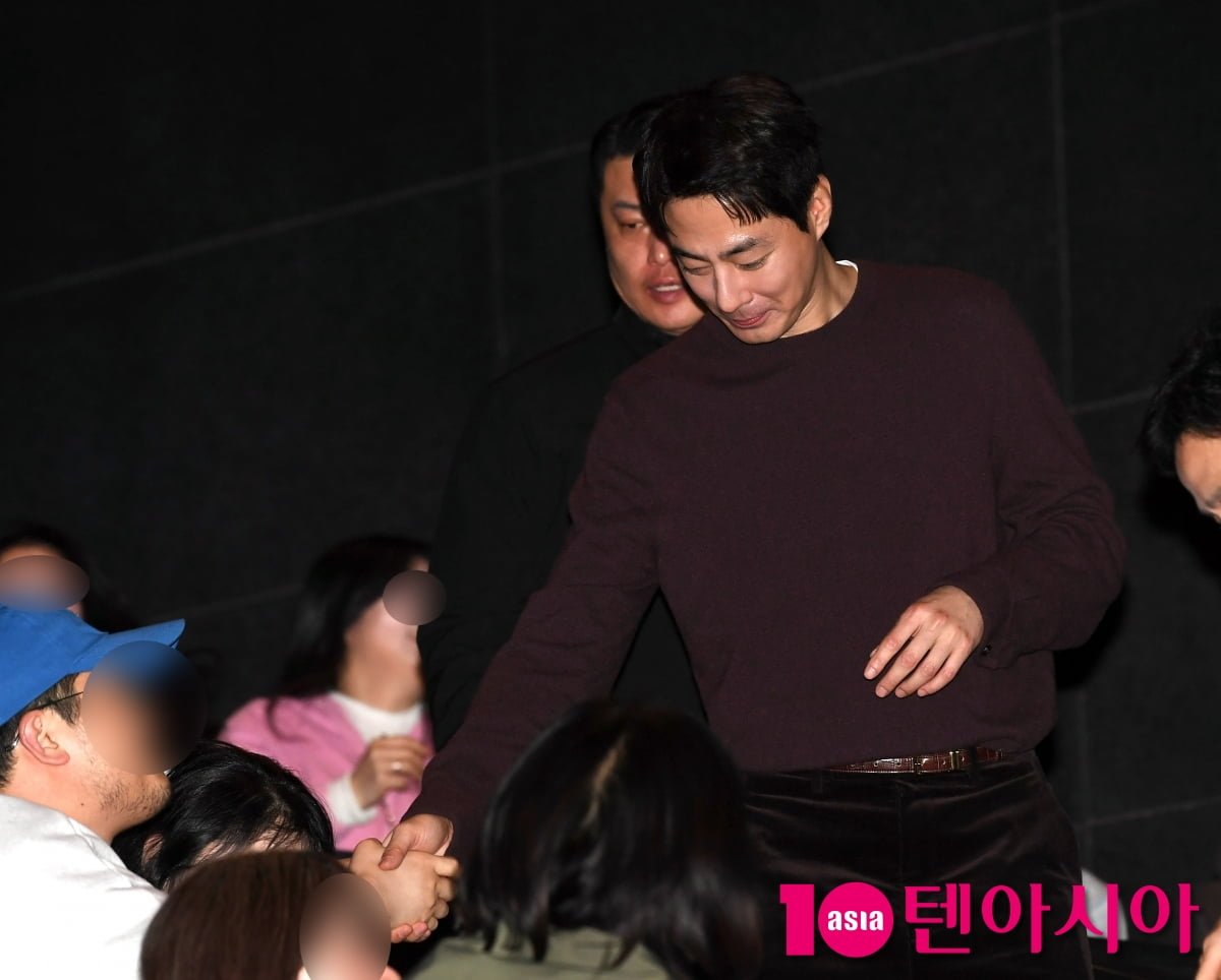 조인성, 팬들과 인사하는 조과장[TEN포토]