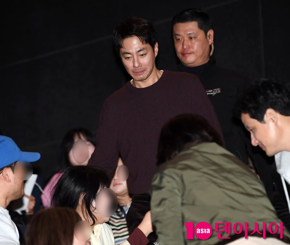 조인성, 팬들과 인사하는 조과장[TEN포토]