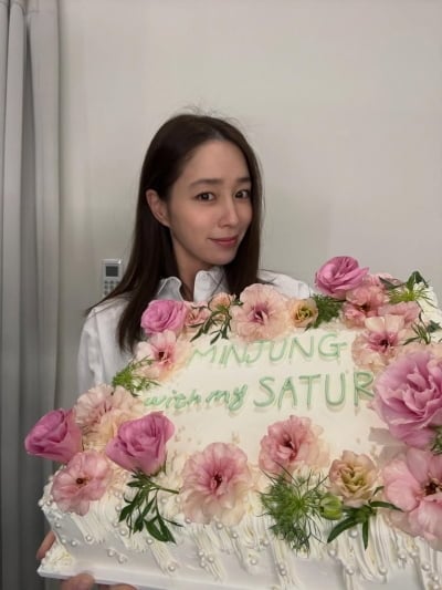 '300억대 빌딩주♥' 이민정, 꽃보다 예쁜 생일 근황…변함없는 원조 여신의 위엄